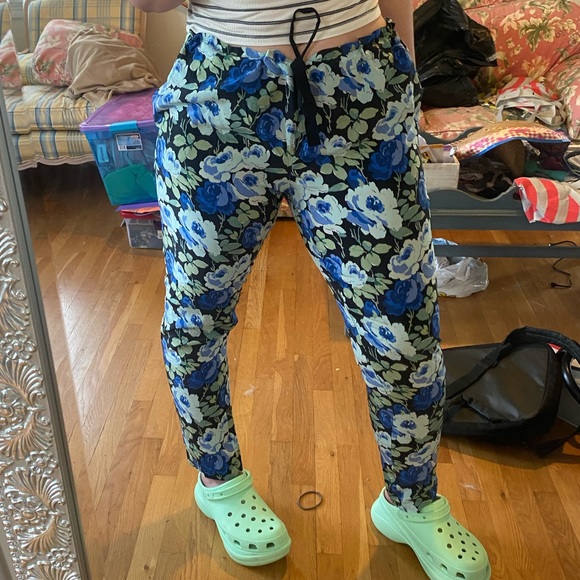 PJK Silk Floral Pants - Picture 2 of 8